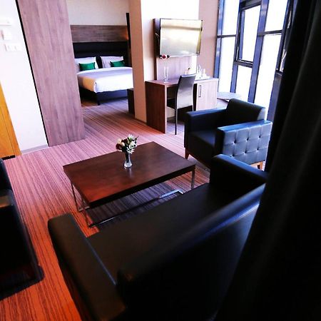 Le Zenith Hotel Oran Exterior photo